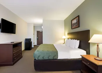 Quality Inn & Suites Monterey I-40 hotel thumbnail 5