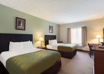 Quality Inn & Suites Monterey I-40 hotel thumbnail 6