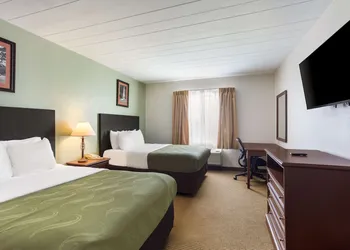 Quality Inn & Suites Monterey I-40 hotel thumbnail 8
