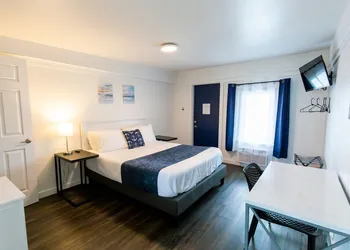 Anchor Bay Inn and Suites hotel thumbnail 2