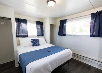 Anchor Bay Inn and Suites hotel thumbnail 5