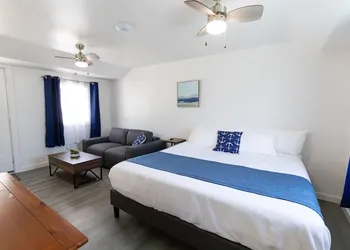 Anchor Bay Inn and Suites hotel thumbnail 8