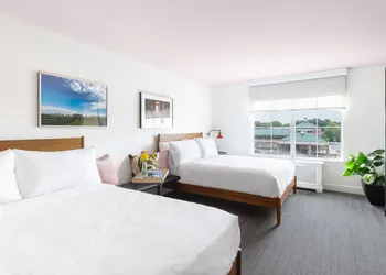 Elwood Hotel & Suites hotel thumbnail 7