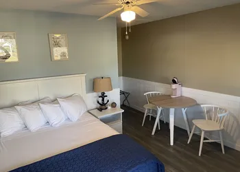 Lake Norman Hotel hotel thumbnail 4