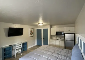 CB&M Executive Suites hotel thumbnail 4