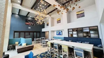 Hampton Inn & Suites Weatherford hotel thumbnail 2