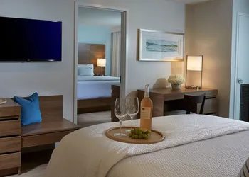 The Pointe Hotel hotel thumbnail 6