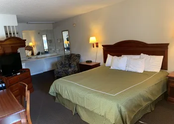 Merrimac Inn & Suites hotel thumbnail 6