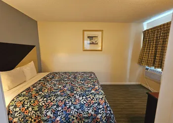 Merrimac Inn & Suites hotel thumbnail 8
