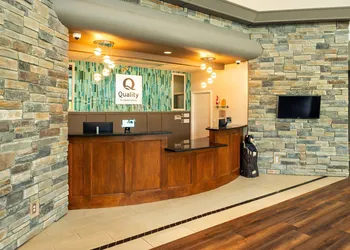 Quality Inn & Suites hotel thumbnail 2