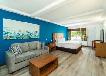 Quality Inn & Suites hotel thumbnail 7