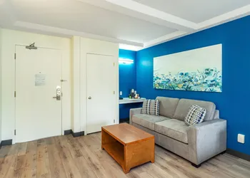 Quality Inn & Suites hotel thumbnail 8