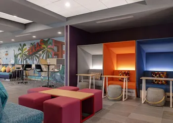 TRU BY Hilton Galveston hotel thumbnail 3