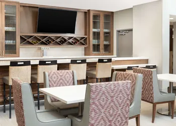 Hampton Inn & Suites Santa Rosa Sonoma Wine Country hotel thumbnail 3