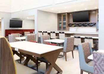 Hampton Inn & Suites Santa Rosa Sonoma Wine Country hotel thumbnail 5