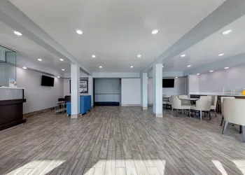Super 8 by Wyndham Fort Worth Entertainment District hotel thumbnail 5