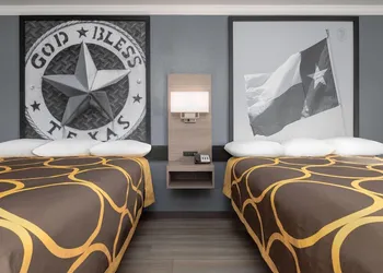 Super 8 by Wyndham Fort Worth Entertainment District hotel thumbnail 7