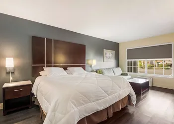SureStay Hotel by Best Western Sarasota Lido Beach hotel thumbnail 7