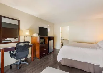 SureStay Hotel by Best Western Sarasota Lido Beach hotel thumbnail 8