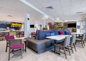 Home2 Suites by Hilton Petaluma hotel thumbnail 3
