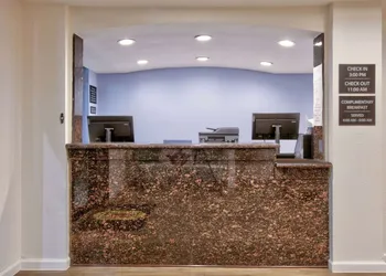 Super 8 by Wyndham Victoria / South / Hwy 59 hotel thumbnail 2