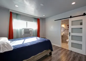 Tradewinds Hotel LAX Airport hotel thumbnail 4
