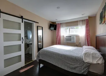 Tradewinds Hotel LAX Airport hotel thumbnail 5