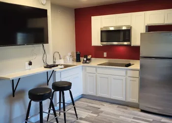 Red Fox Inn and Suites hotel thumbnail 7