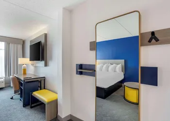 Comfort Inn & Suites Voorhees/Mt. Laurel hotel thumbnail 6