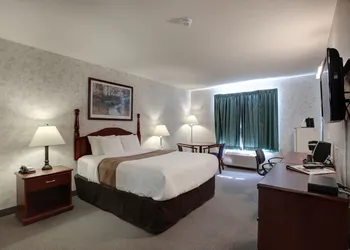 Ramada by Wyndham Nisku Edmonton Airport hotel thumbnail 3