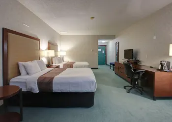 Ramada by Wyndham Nisku Edmonton Airport hotel thumbnail 4