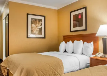 Clarion Hotel & Suites Riverfront hotel thumbnail 3