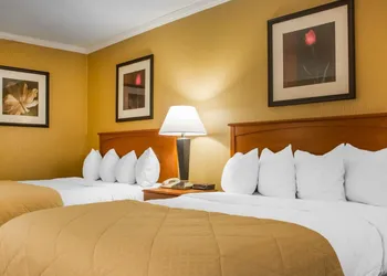 Clarion Hotel & Suites Riverfront hotel thumbnail 4