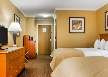 Clarion Hotel & Suites Riverfront hotel thumbnail 7