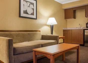 Clarion Hotel & Suites Riverfront hotel thumbnail 8