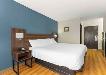Suburban Studios LaVale-Cumberland hotel thumbnail 6
