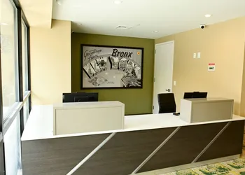 Super 8 by Wyndham Bronx Near Botanical Garden hotel thumbnail 2