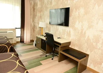 Super 8 by Wyndham Bronx Near Botanical Garden hotel thumbnail 7