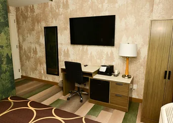 Super 8 by Wyndham Bronx Near Botanical Garden hotel thumbnail 8