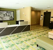 Super 8 by Wyndham Bronx Near Botanical Garden hotel detail image 3