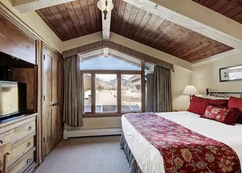 Modern 2 BR Condo Lodge at Vail, Walk to Gondola by RedAwning hotel thumbnail 3