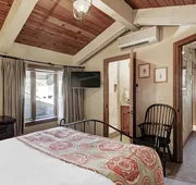 Modern 2 BR Condo Lodge at Vail, Walk to Gondola by RedAwning hotel detail image 5