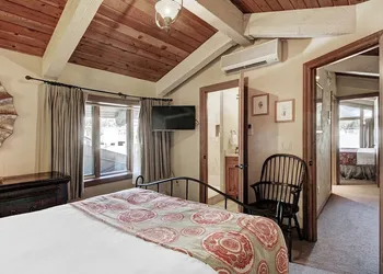 Modern 2 BR Condo Lodge at Vail, Walk to Gondola by RedAwning hotel thumbnail 5