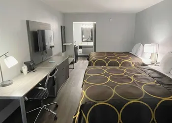 Super 8 By Wyndham Pigeon Forge Downtown hotel thumbnail 6