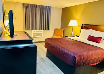 Super 8 by Wyndham Benton Harbor - St. Joseph hotel thumbnail 3