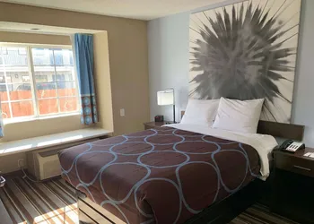 Super 8 by Wyndham Joliet hotel thumbnail 6