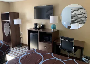 Super 8 by Wyndham Joliet hotel thumbnail 7