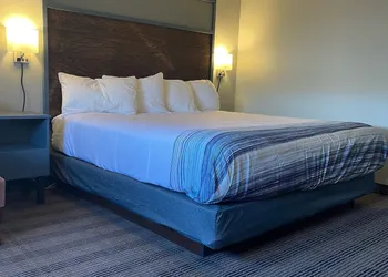 AmericInn by Wyndham Ladysmith hotel thumbnail 2