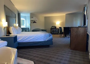 AmericInn by Wyndham Ladysmith hotel thumbnail 4
