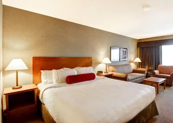 Ramada by Wyndham Ponoka hotel thumbnail 4